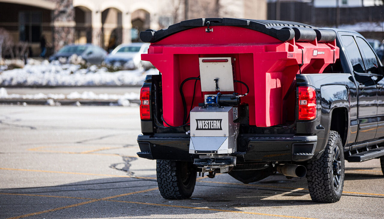 MARAUDER poly hopper spreader